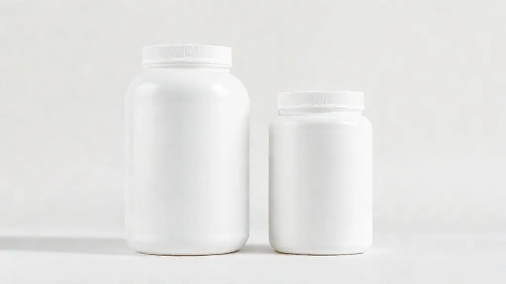 Dois potes de creatina em pó, um de 300g e outro de 150g, lado a lado para comparação de tamanho em um fundo de estúdio limpo.