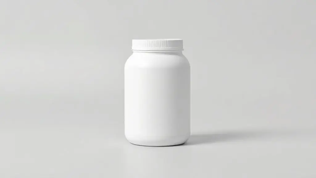 Pote de Creatina Max Titanium em destaque sobre um fundo de estúdio, ilustrando o suplemento para ganho de massa muscular e melhora de desempenho.